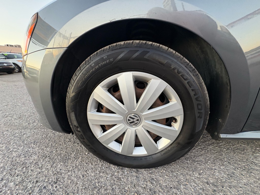 2012 Volkswagen Passat Image 28