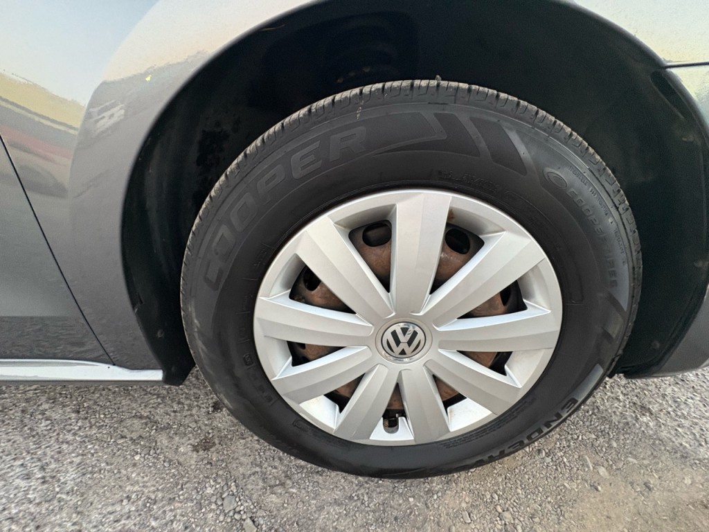 2012 Volkswagen Passat Image 29