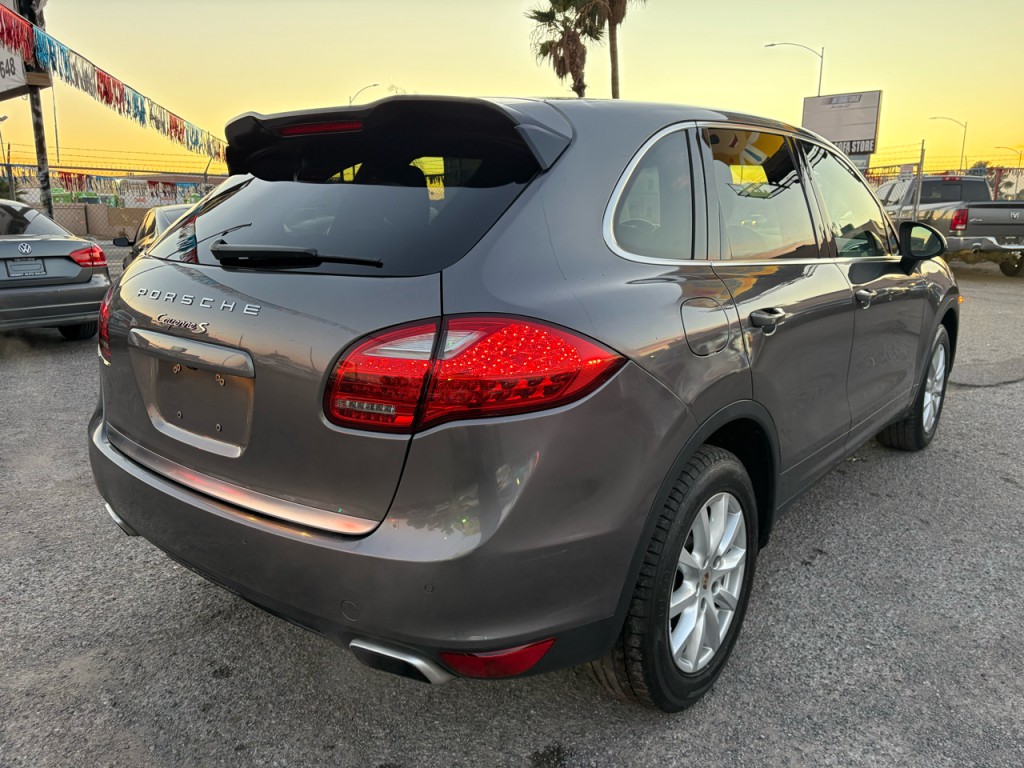2013 Porsche Cayenne Image 6
