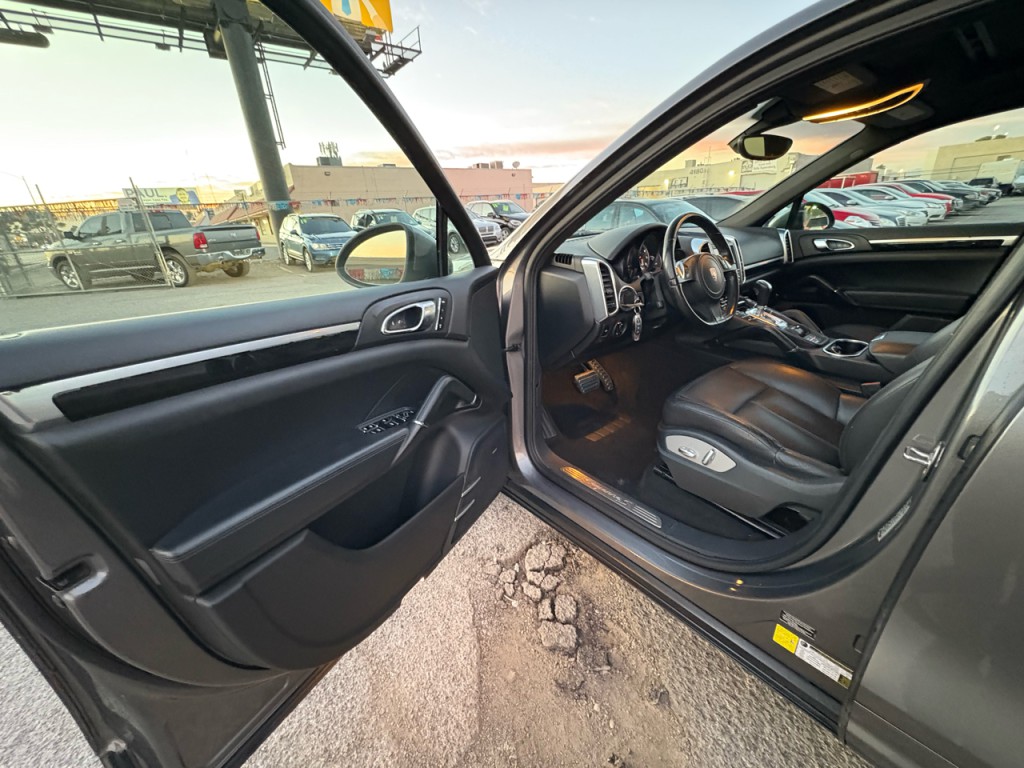 2013 Porsche Cayenne Image 10