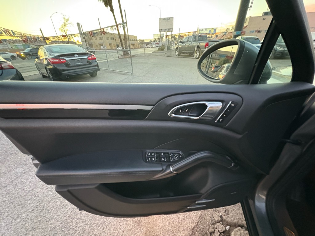 2013 Porsche Cayenne Image 11