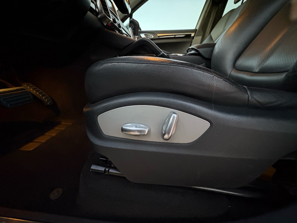 2013 Porsche Cayenne Image 13