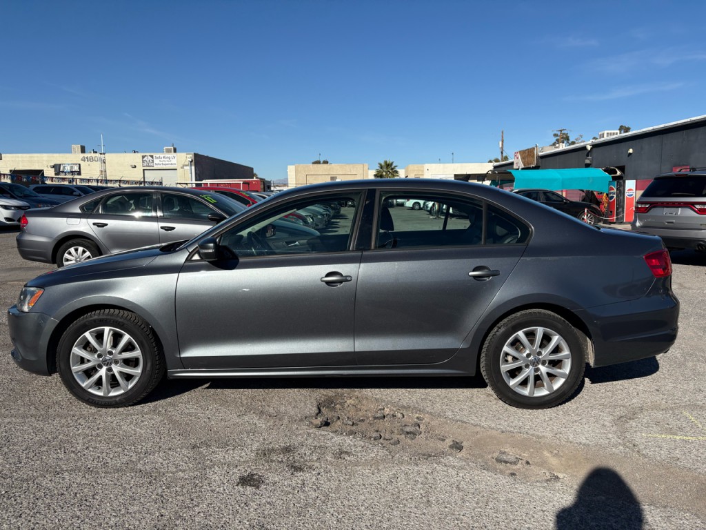 2012 Volkswagen Jetta Image 2