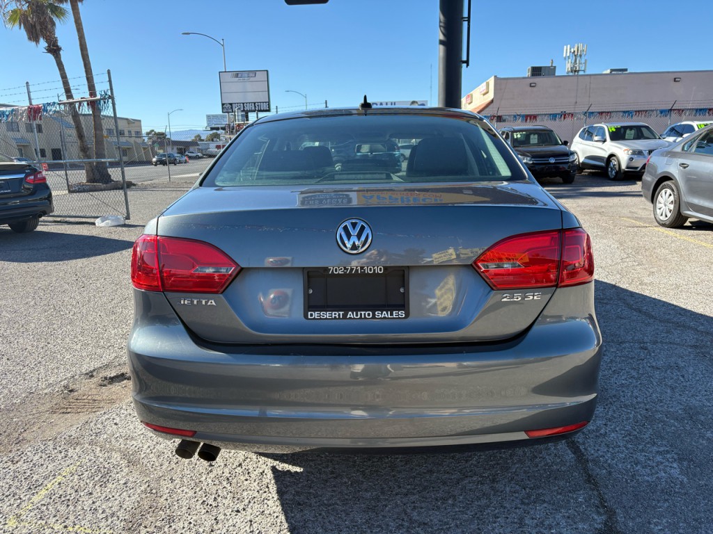 2012 Volkswagen Jetta Image 4