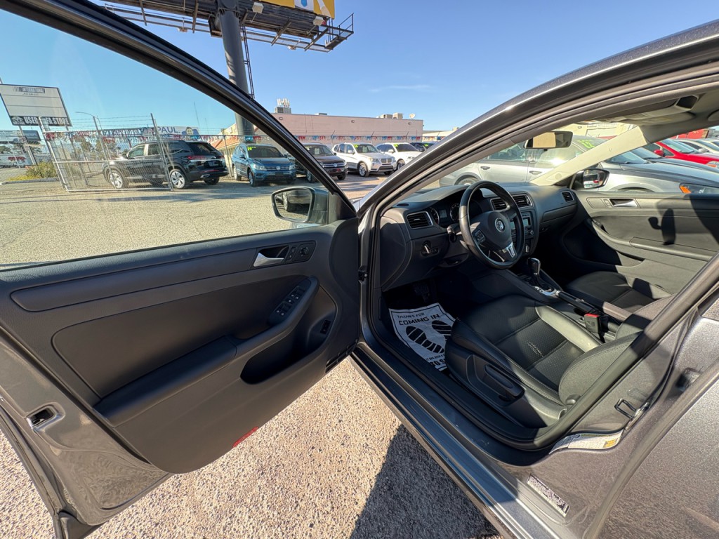 2012 Volkswagen Jetta Image 10