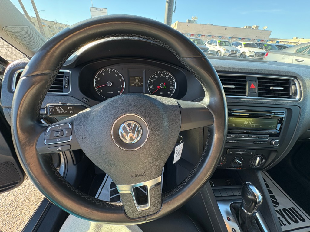 2012 Volkswagen Jetta Image 15