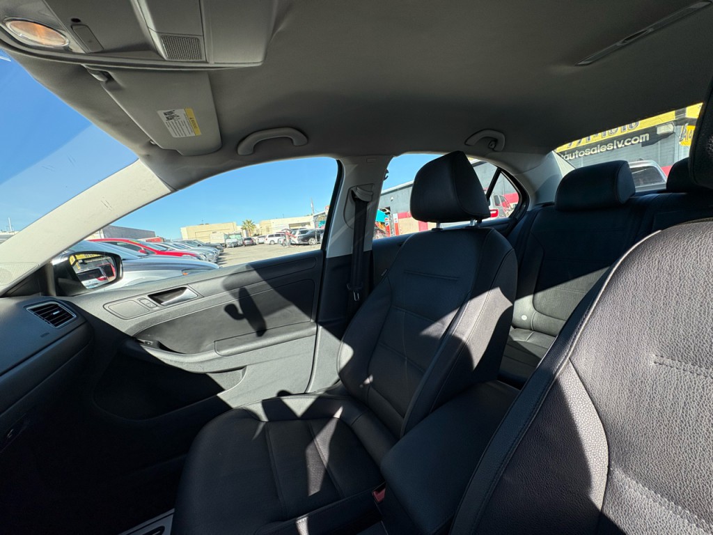 2012 Volkswagen Jetta Image 21