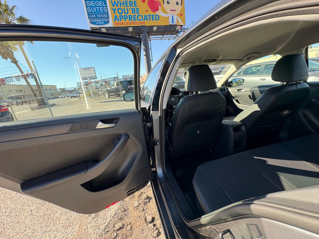 2012 Volkswagen Jetta Image 22