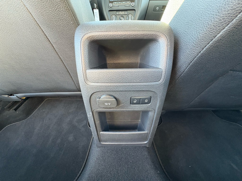 2012 Volkswagen Jetta Image 24