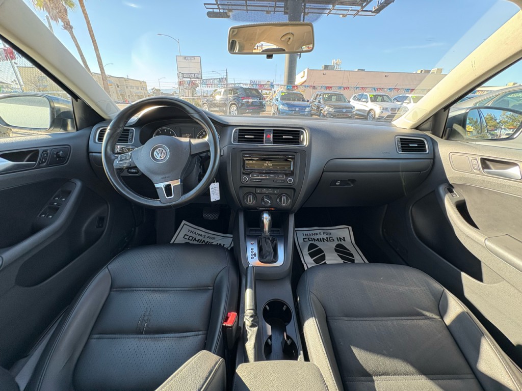2012 Volkswagen Jetta Image 28