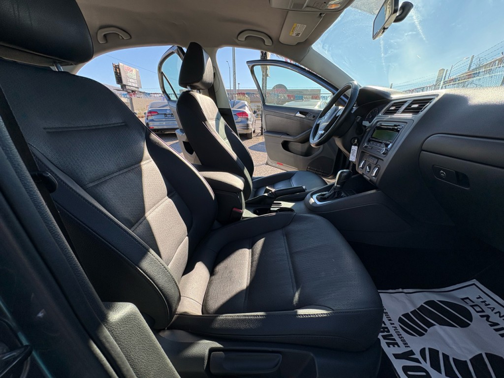 2012 Volkswagen Jetta Image 30