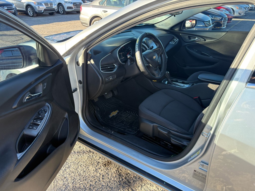 2017 Chevrolet Malibu Image 10