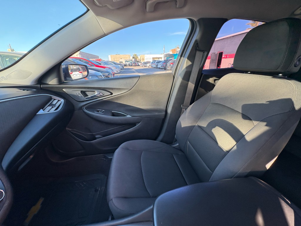 2017 Chevrolet Malibu Image 15