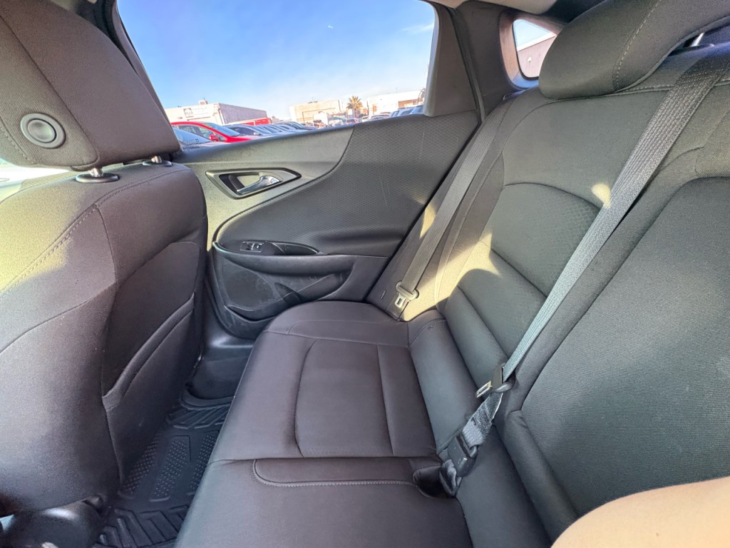 2017 Chevrolet Malibu Image 21