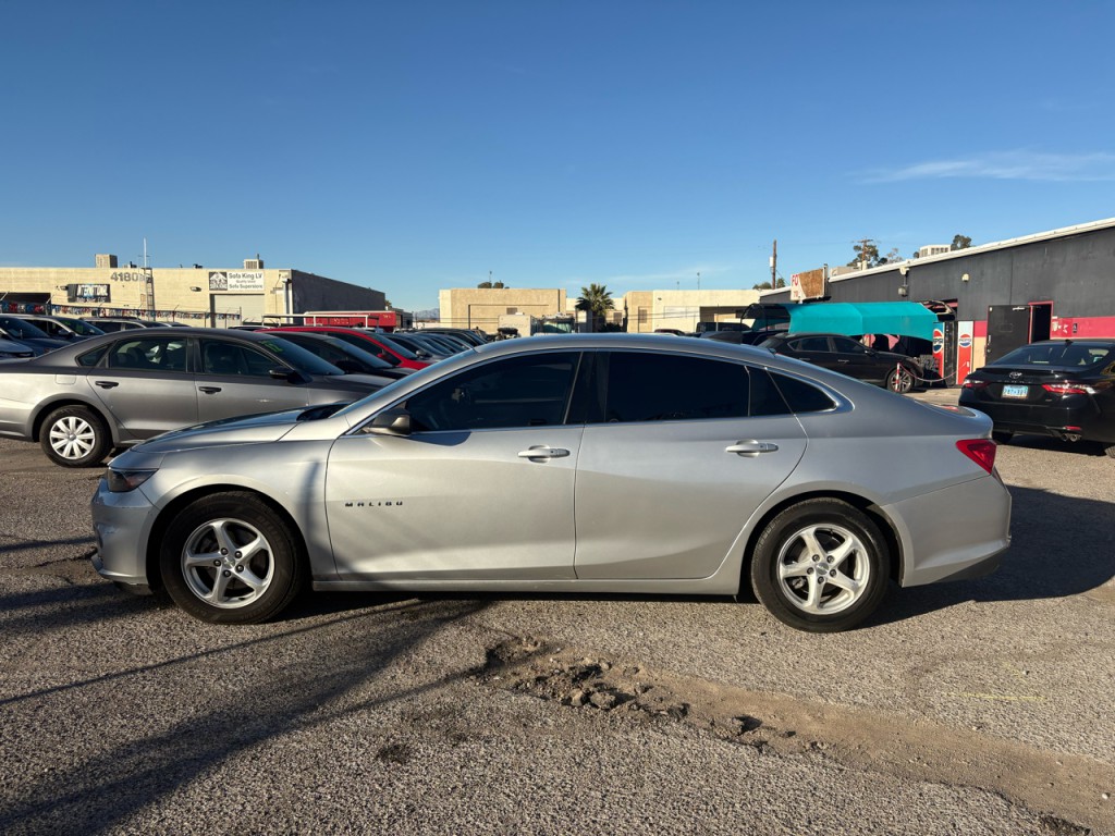 2017 Chevrolet Malibu Image 3