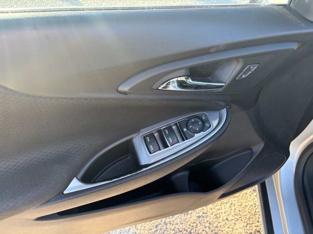 2017 Chevrolet Malibu Image 12