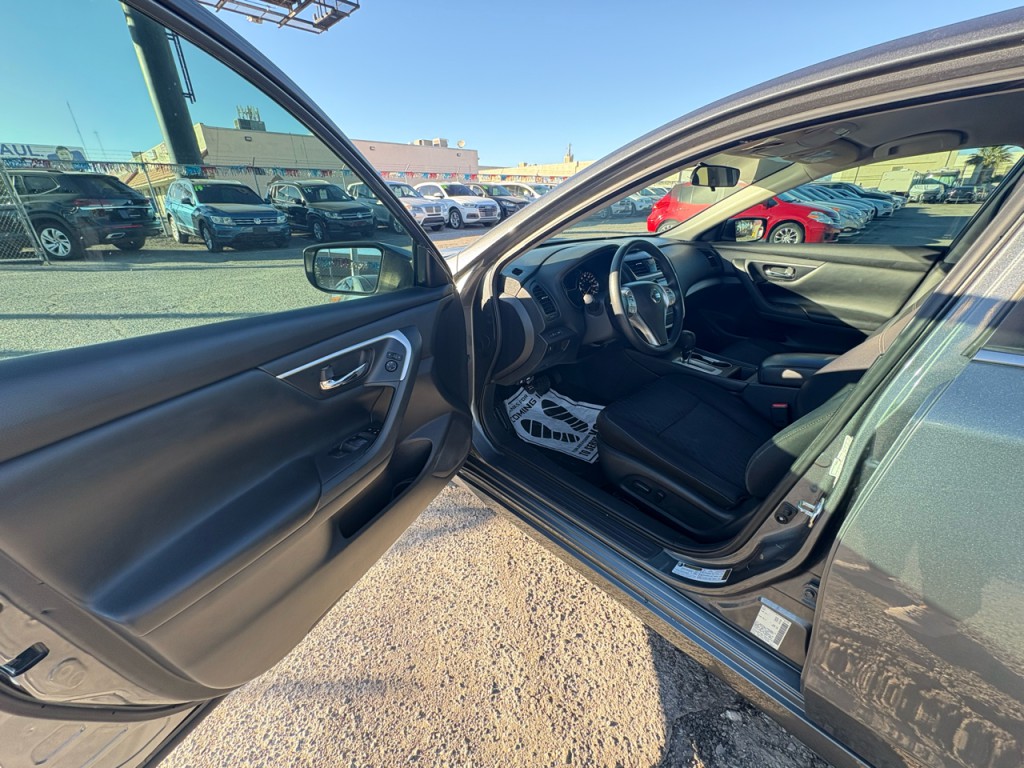 2017 Nissan Altima Image 9