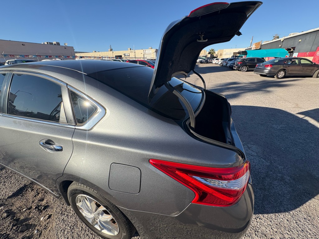 2017 Nissan Altima Image 35