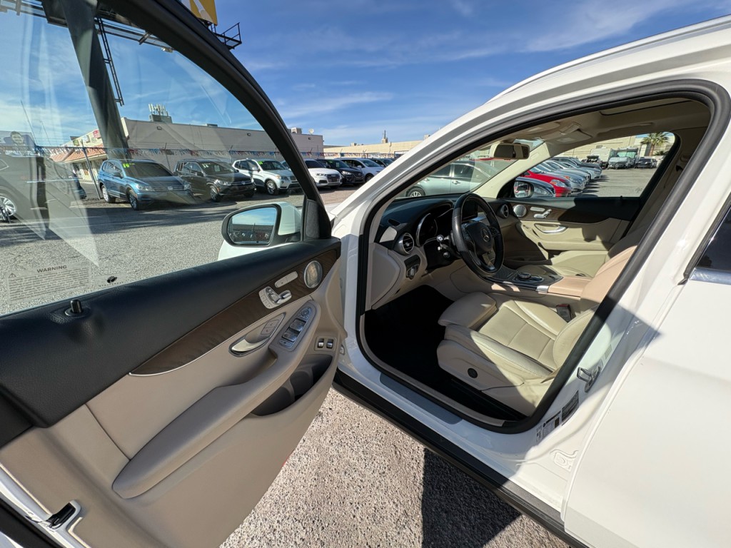 2019 Mercedes-Benz GLC-Class Image 10