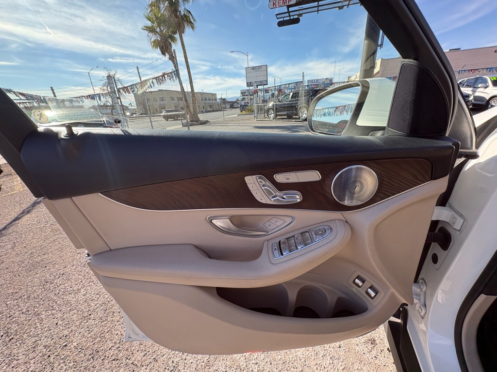 2019 Mercedes-Benz GLC-Class Image 11