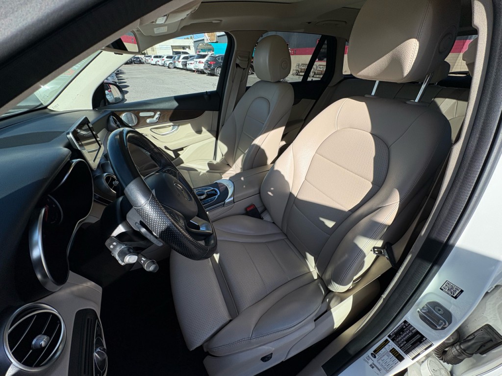 2019 Mercedes-Benz GLC-Class Image 14