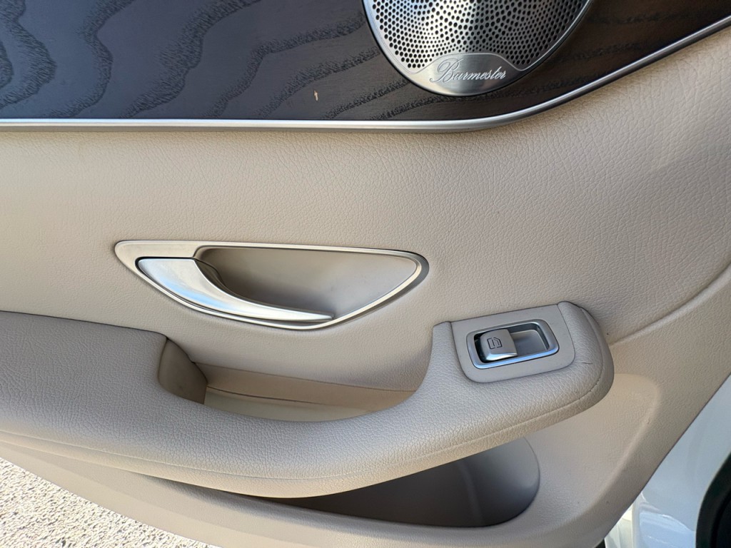 2019 Mercedes-Benz GLC-Class Image 30