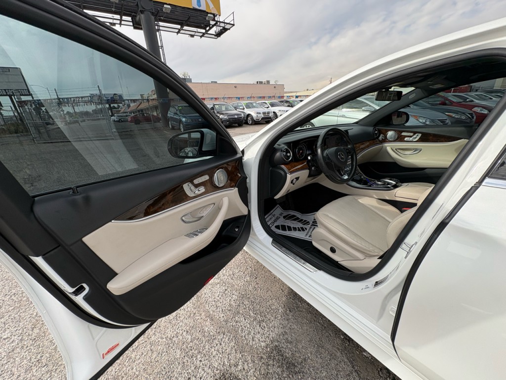 2017 Mercedes-Benz E-Class Image 9