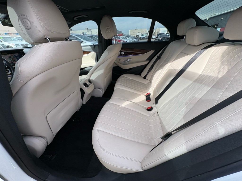 2017 Mercedes-Benz E-Class Image 27