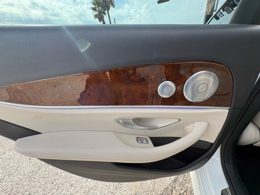 2017 Mercedes-Benz E-Class Image 28