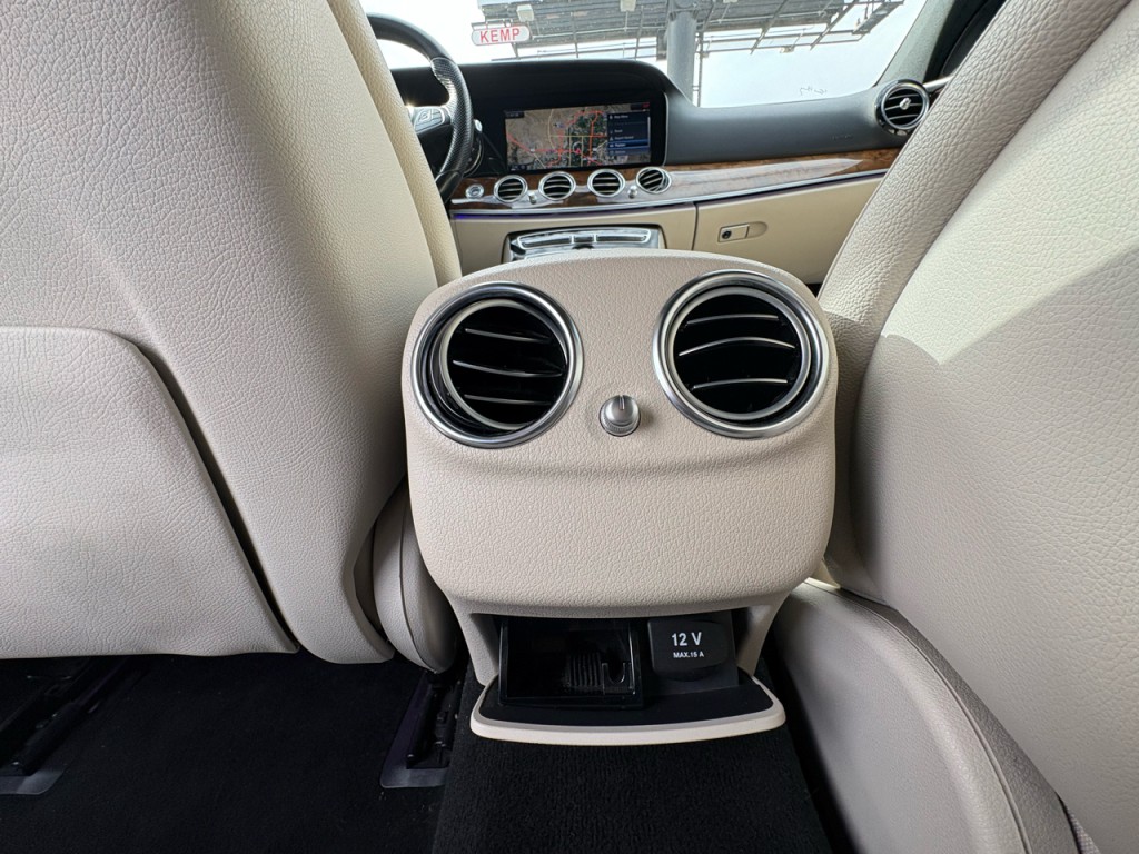 2017 Mercedes-Benz E-Class Image 30