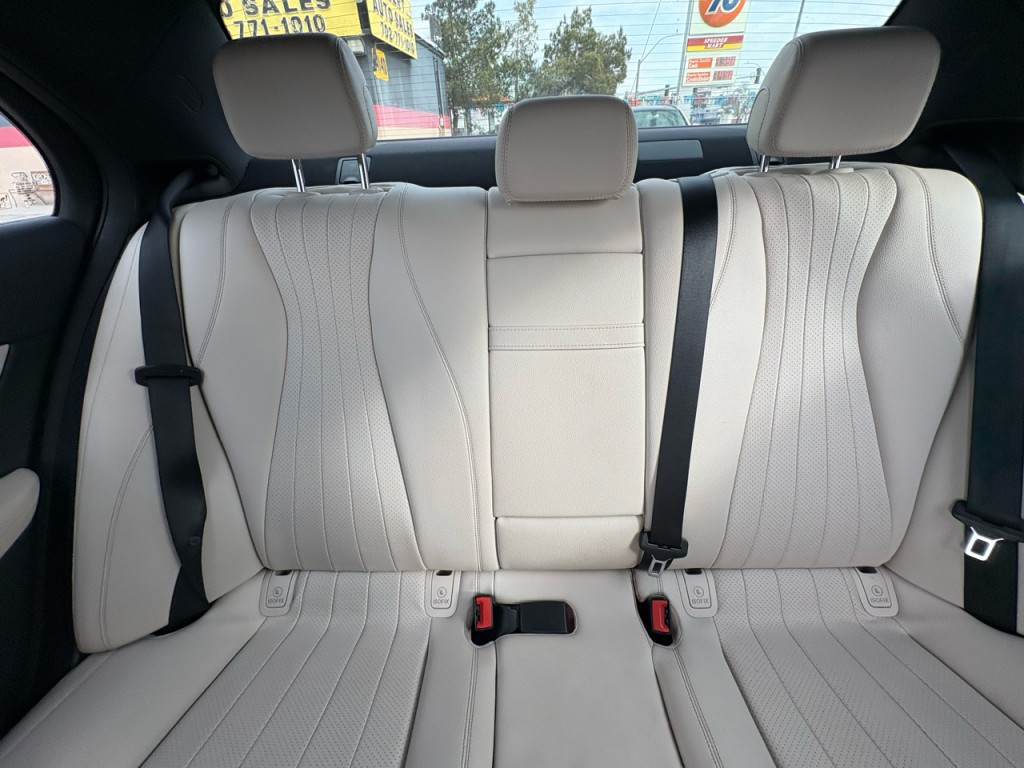 2017 Mercedes-Benz E-Class Image 33