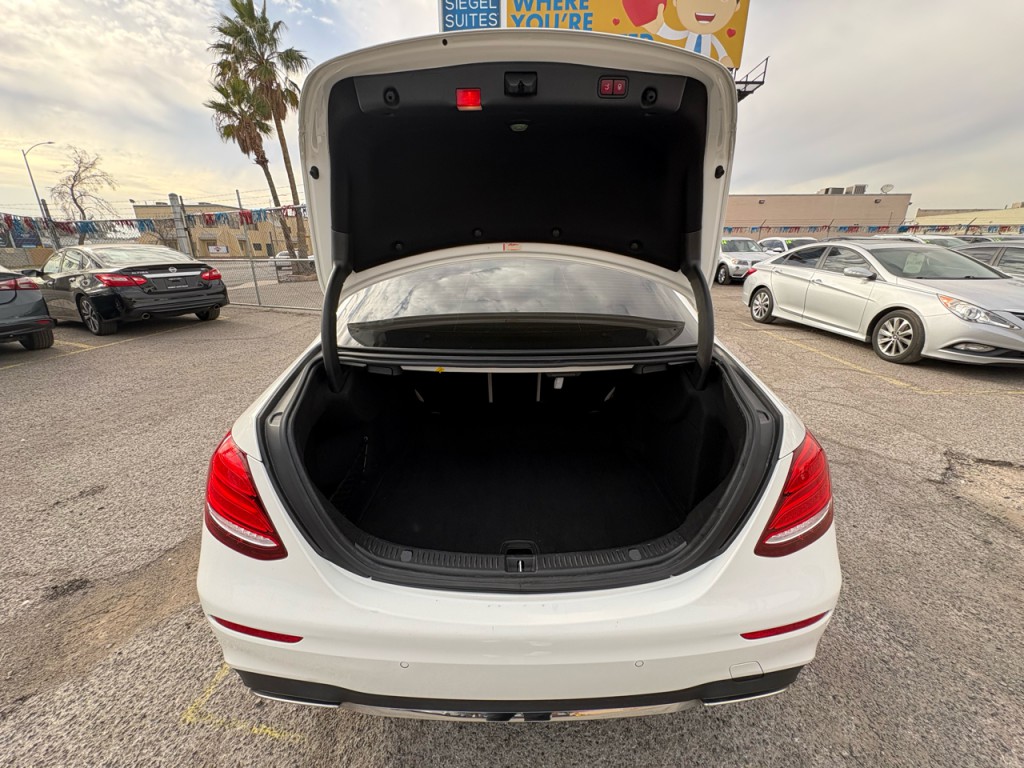 2017 Mercedes-Benz E-Class Image 34