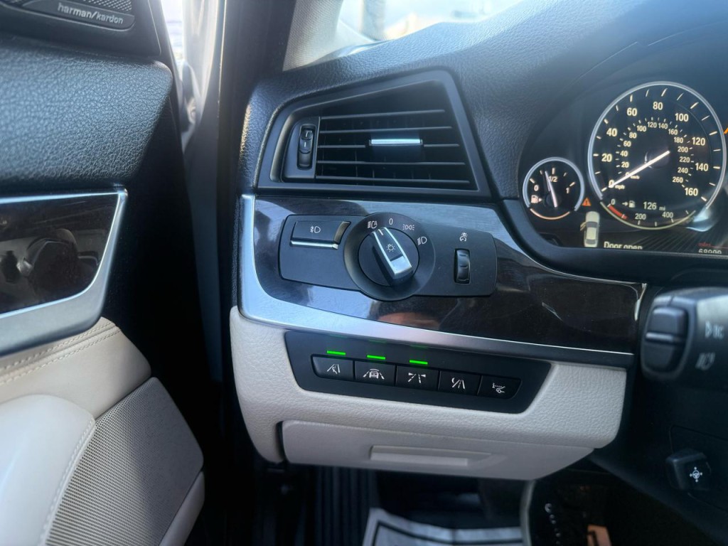 2016 BMW 5 Series Image 20