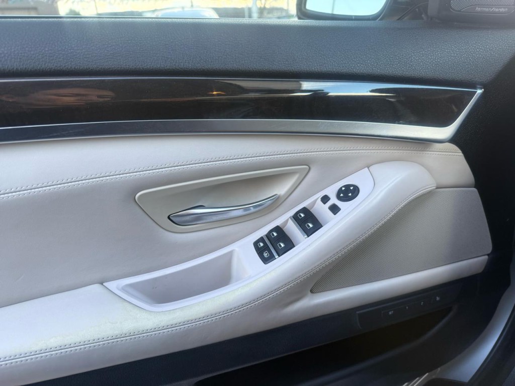 2016 BMW 5 Series Image 21