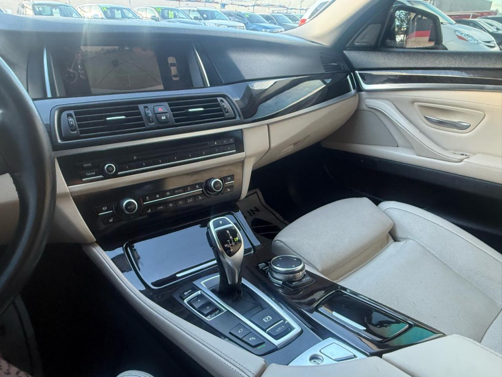 2016 BMW 5 Series Image 24