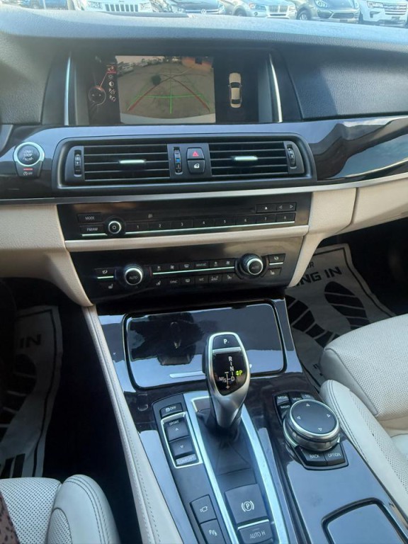 2016 BMW 5 Series Image 25