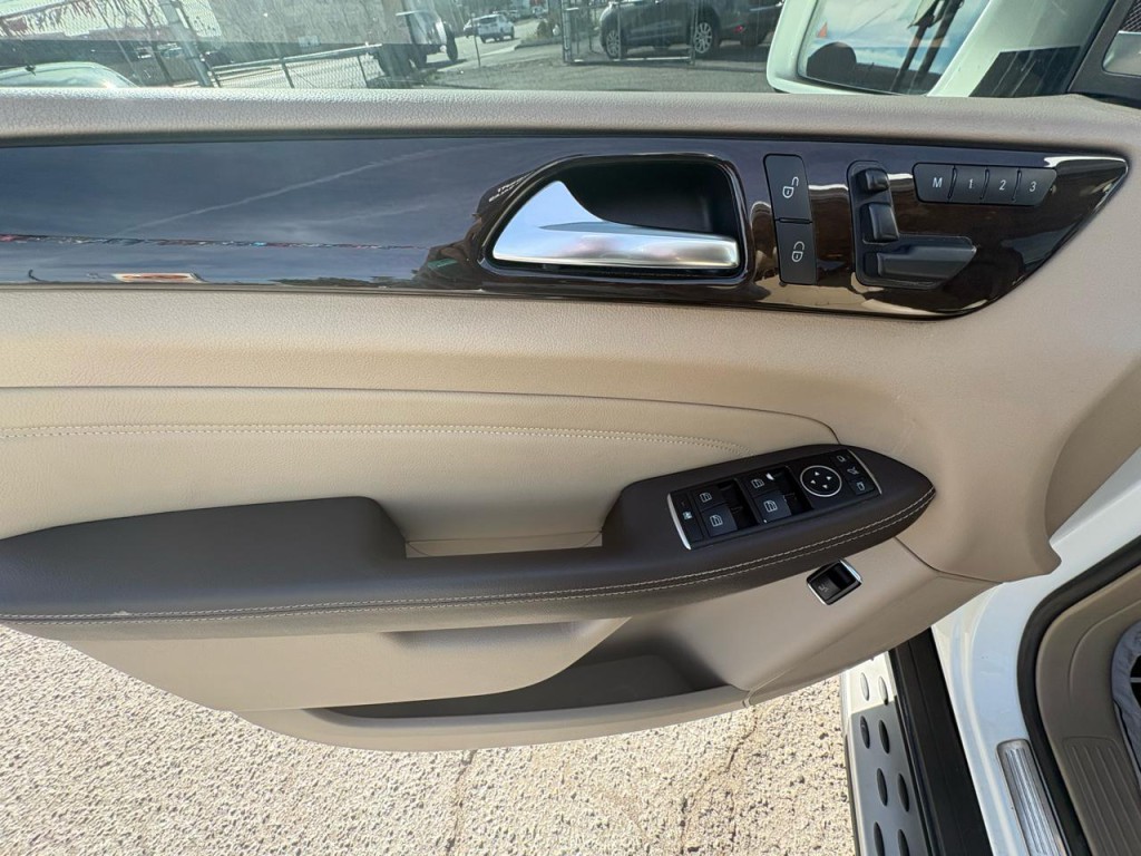 2015 Mercedes-Benz M-Class Image 8