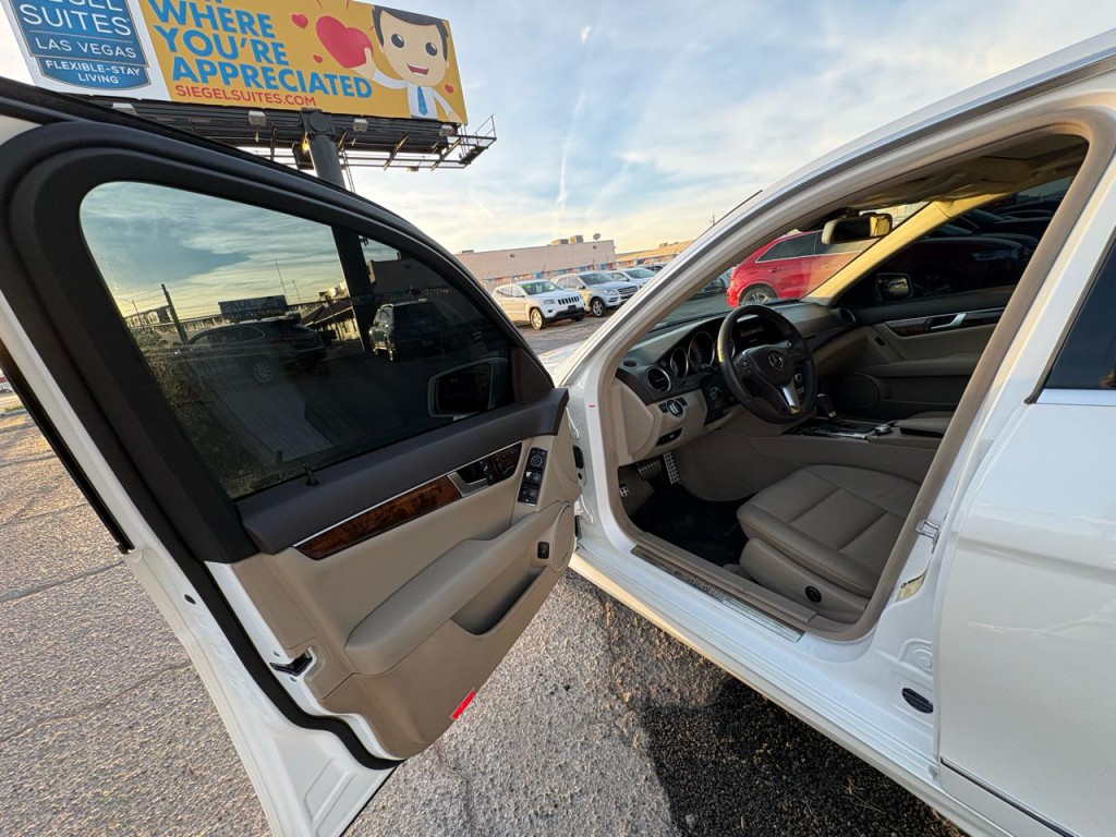 2012 Mercedes-Benz C-Class Image 12