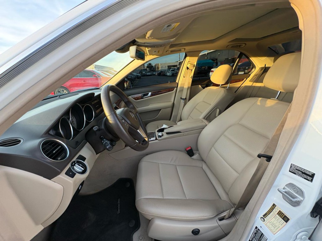 2012 Mercedes-Benz C-Class Image 16