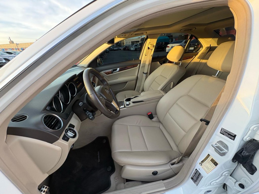 2012 Mercedes-Benz C-Class Image 21