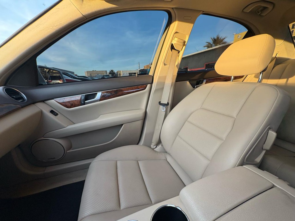 2012 Mercedes-Benz C-Class Image 22