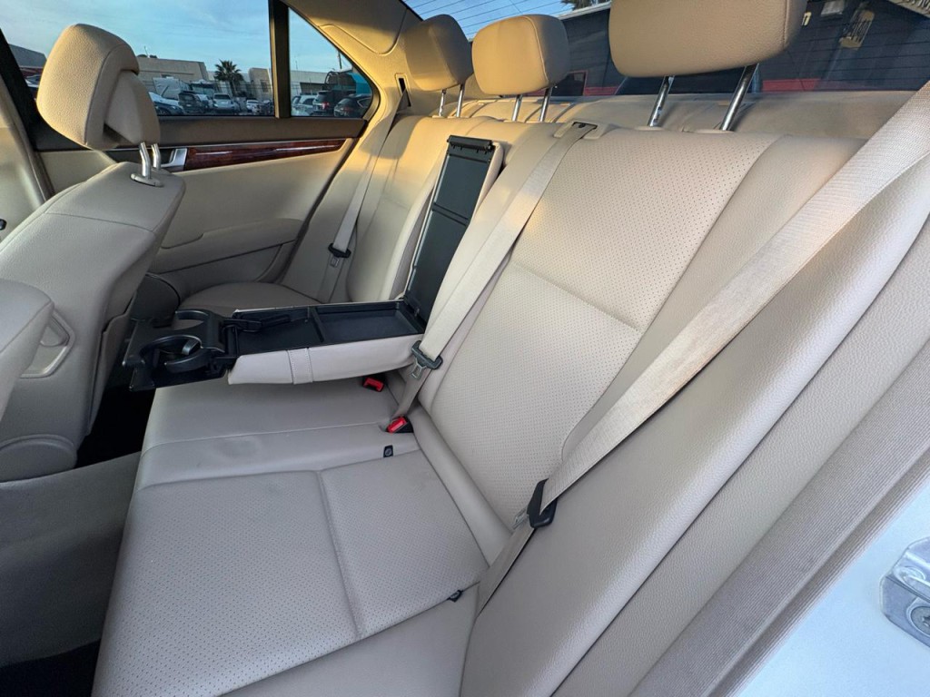 2012 Mercedes-Benz C-Class Image 32