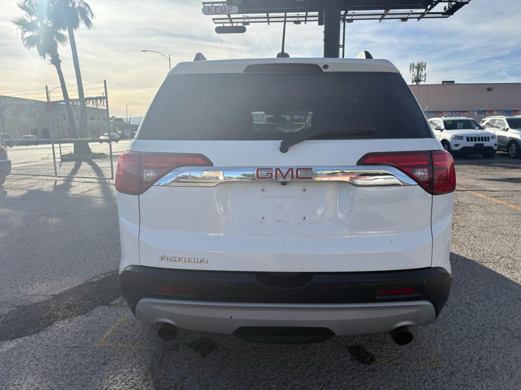 2017 GMC Acadia Image 4