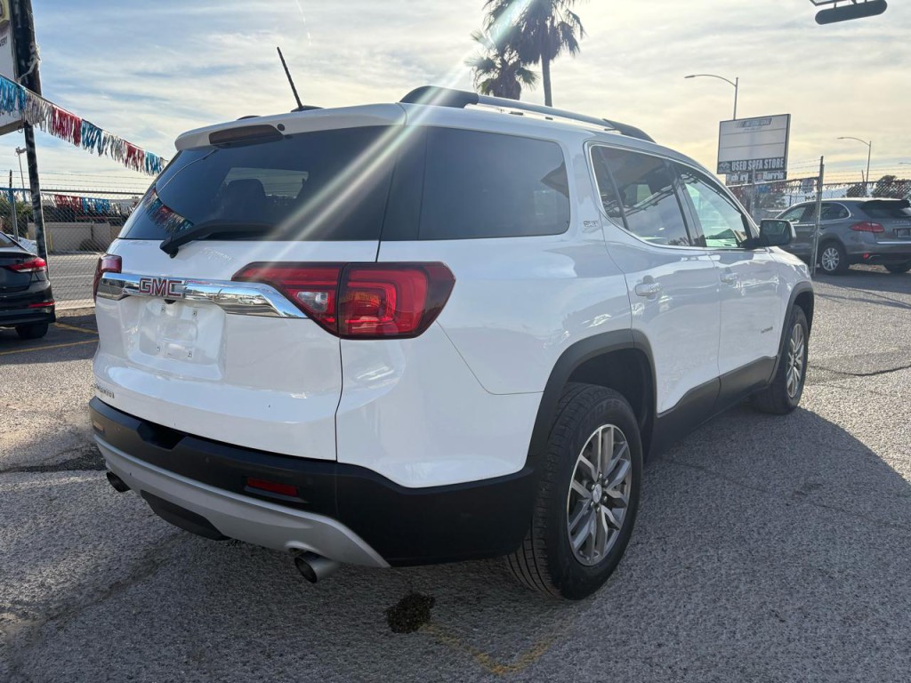 2017 GMC Acadia Image 8