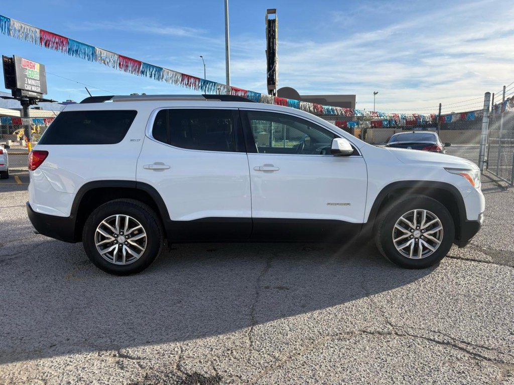 2017 GMC Acadia Image 9