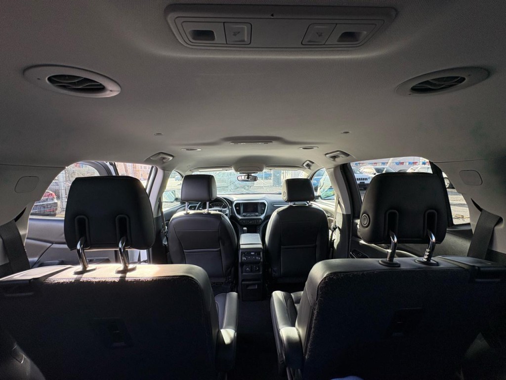 2017 GMC Acadia Image 32