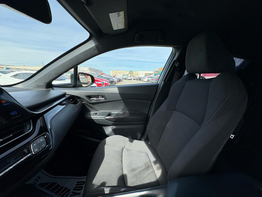 2018 Toyota C-HR Image 15