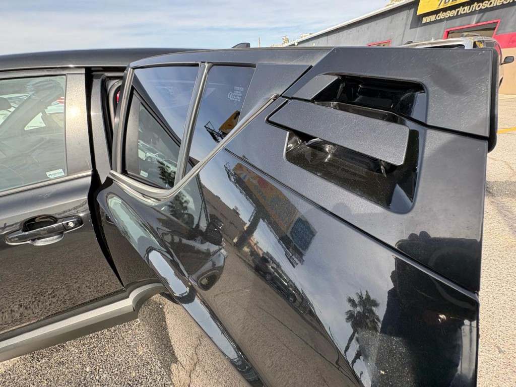 2018 Toyota C-HR Image 17