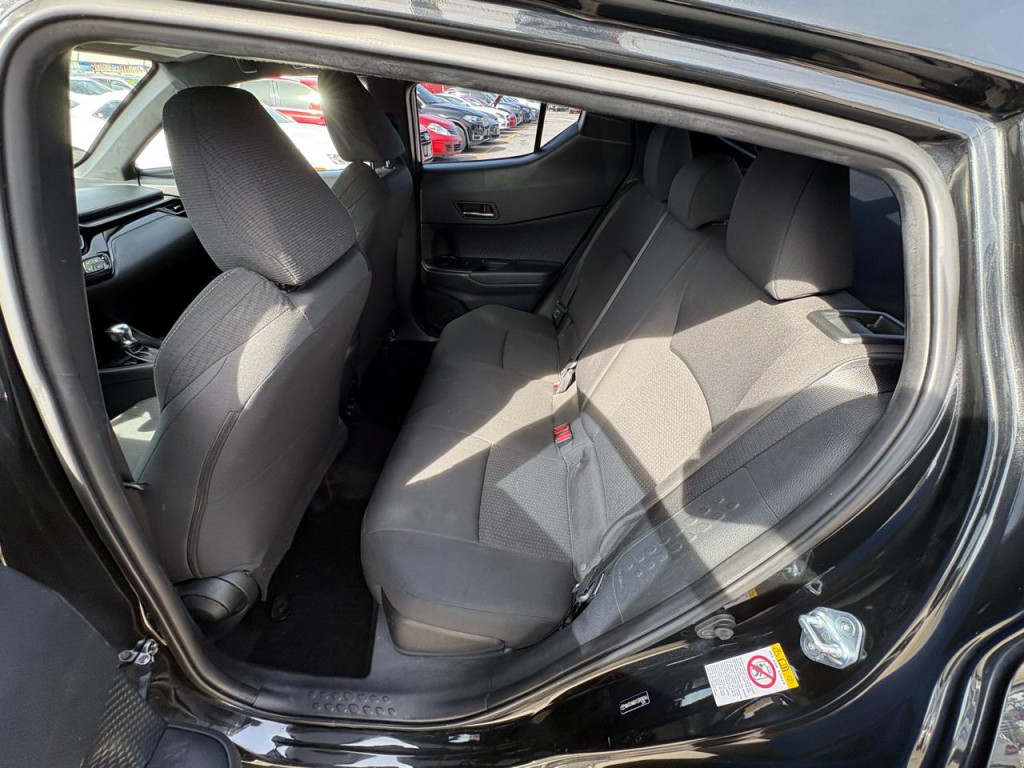 2018 Toyota C-HR Image 18