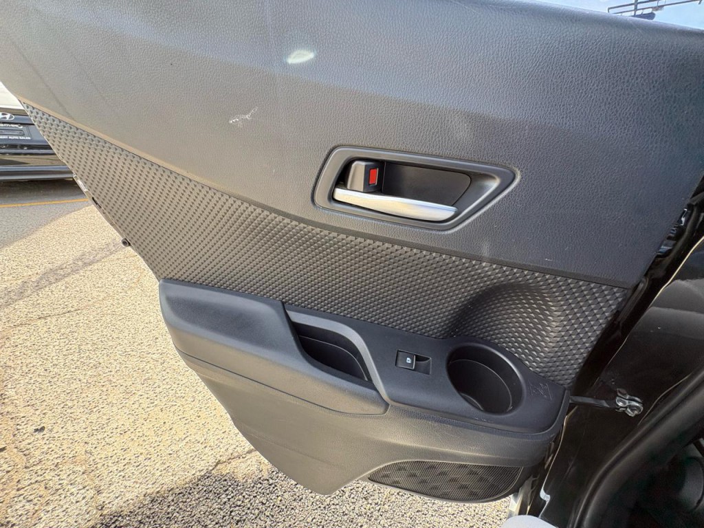 2018 Toyota C-HR Image 22